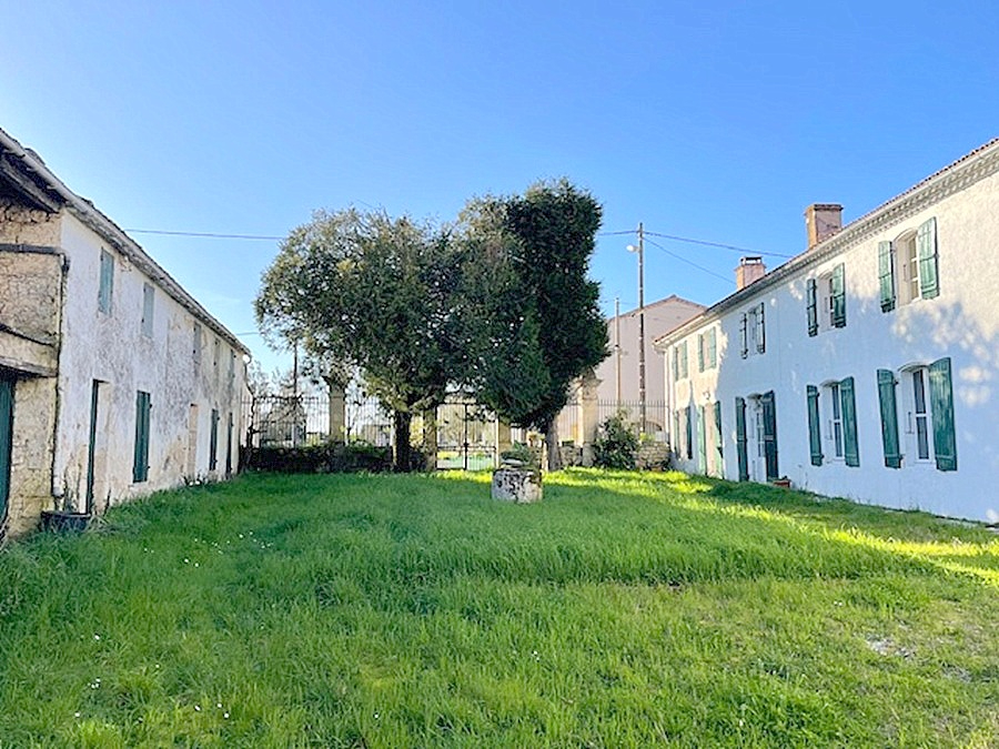 AIGREFEUILLE-D'AUNIS Maison de Maître 1860 - 371 m² - 6 chambres - Domaine avec dépendances - Proche Surgères & Aigrefeuille 12