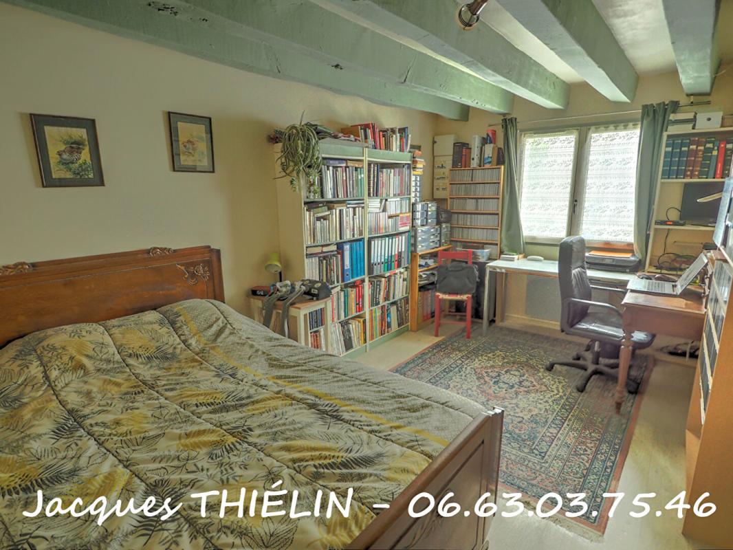 LONGUE-JUMELLES LONGERE ET GÎTE SUR UNE MÊME PROPRIÉTÉ 13