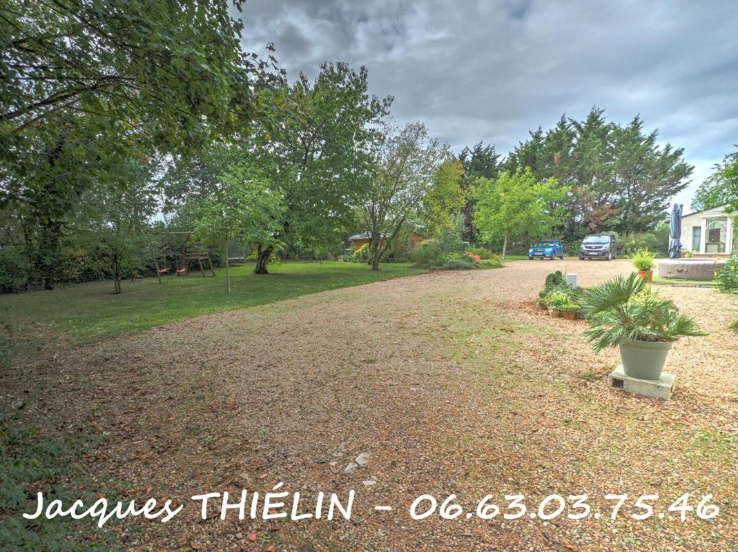 LONGUE-JUMELLES LONGERE ET GÎTE SUR UNE MÊME PROPRIÉTÉ 14