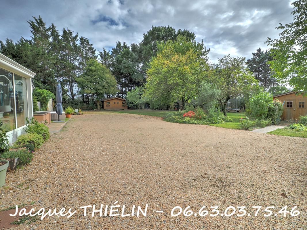 LONGUE-JUMELLES LONGERE ET GÎTE SUR UNE MÊME PROPRIÉTÉ 15