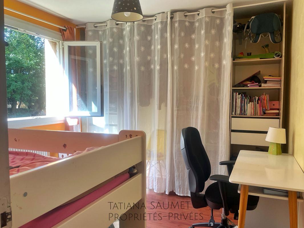 FONTAINES-SUR-SAONE Appartement Fontaines-sur-Saône 5 pièce(s) 104 m2 12