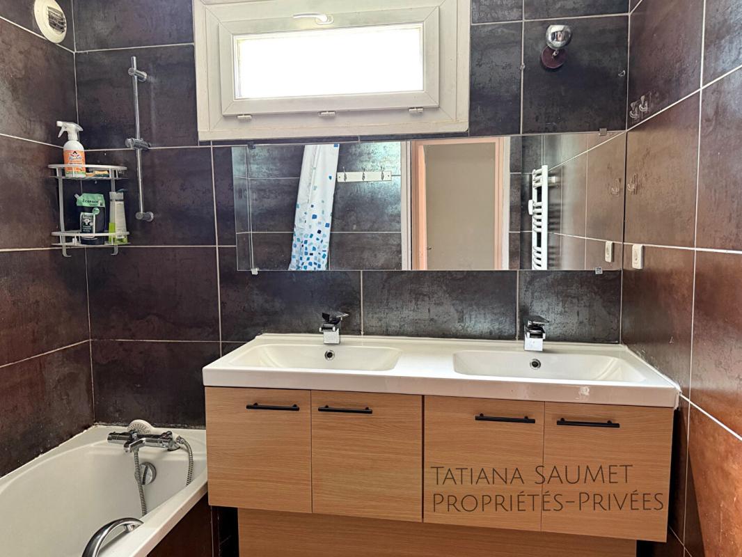 FONTAINES-SUR-SAONE Appartement Fontaines-sur-Saône 5 pièce(s) 104 m2 14