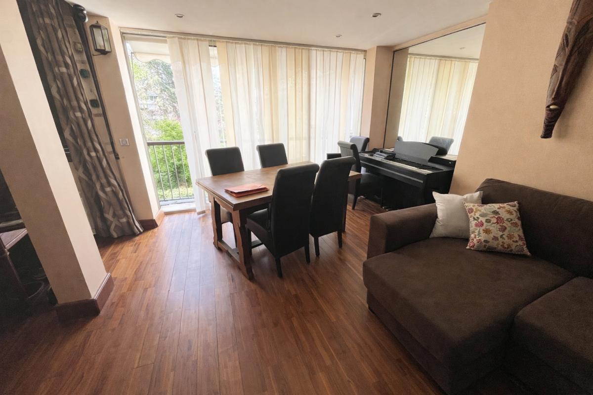 FONTENAY-LE-FLEURY Appartement Fontenay Le Fleury 5 pièce(s) 98 m2 4