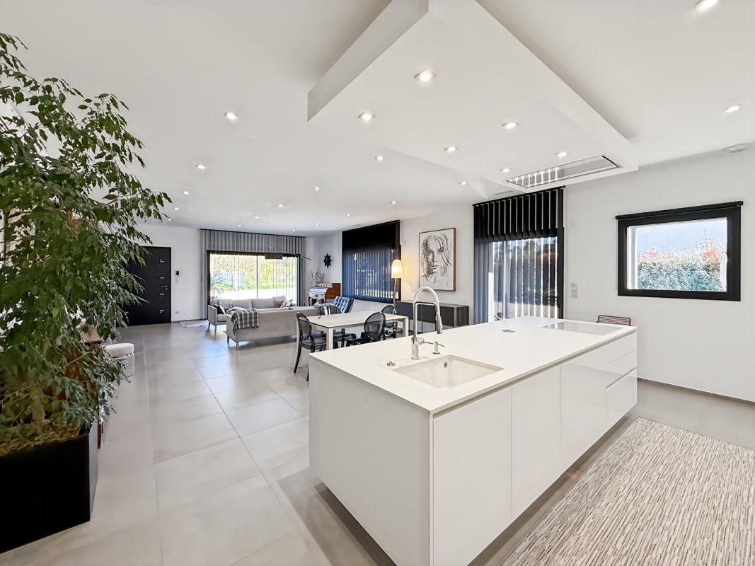 NOVES À VENDRE - MAISON CONTEMPORAINE DE PLAIN -PIED 8