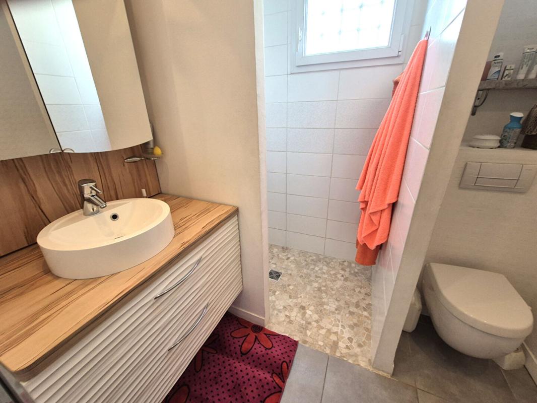 SAINT-DIZIER Belle Maison ou Pavillon sur Sous-sol de 146 m² entièrement Rénovée avec Cour, Atelier, Terrasse, Appentis et Terrain clos et arboré de 376 m² 10