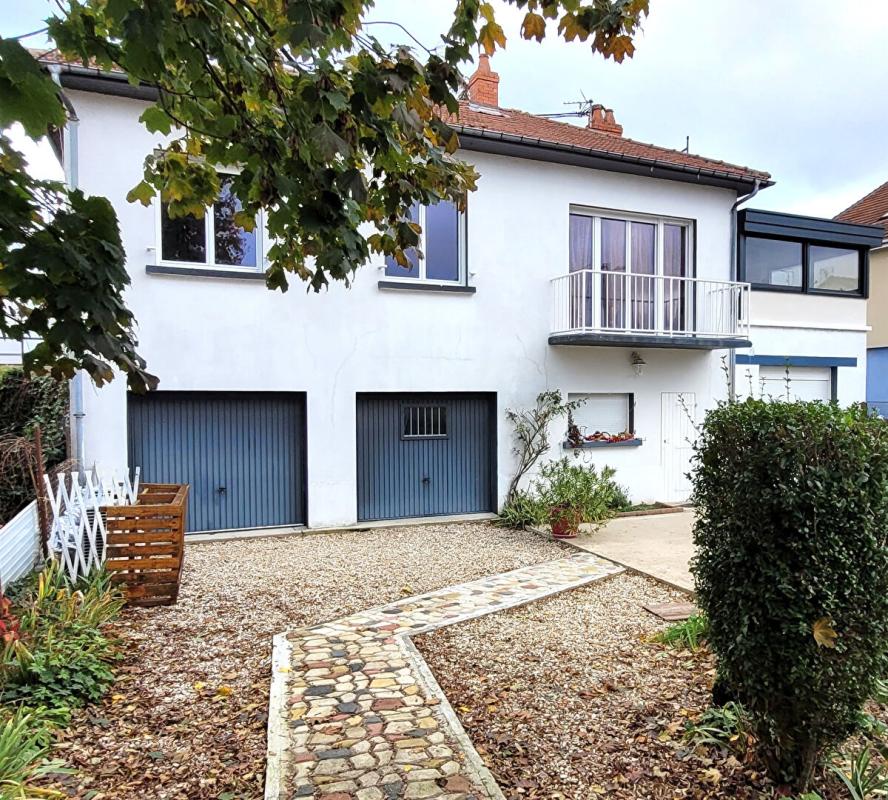 SAINT-DIZIER Belle Maison ou Pavillon sur Sous-sol de 146 m² entièrement Rénovée avec Cour, Atelier, Terrasse, Appentis et Terrain clos et arboré de 376 m² 13