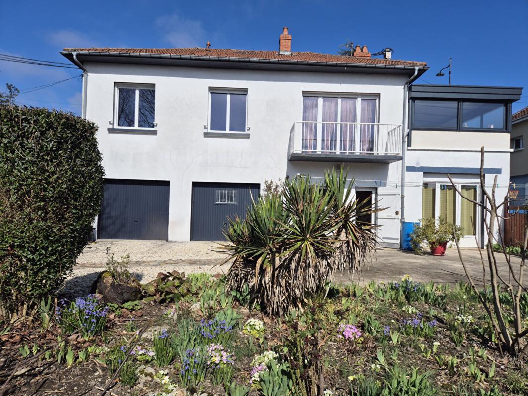 SAINT-DIZIER Belle Maison ou Pavillon sur Sous-sol de 146 m² entièrement Rénovée avec Cour, Atelier, Terrasse, Appentis et Terrain clos et arboré de 376 m² 18