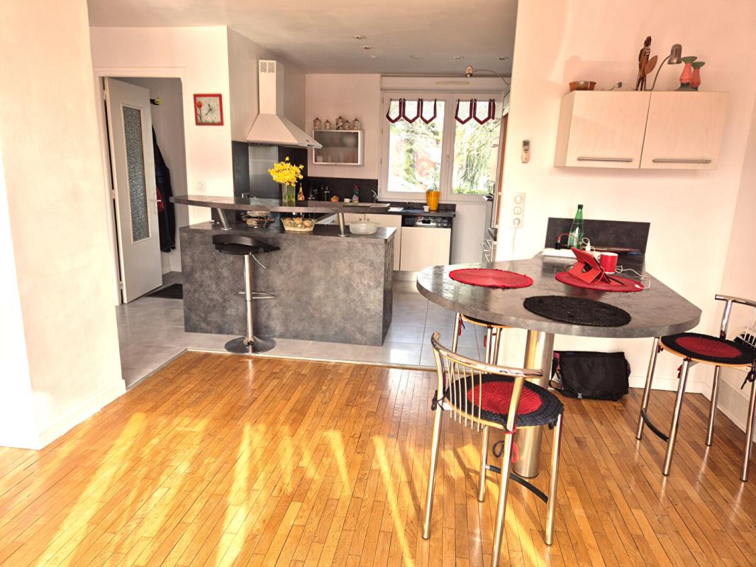 SAINT-DIZIER Belle Maison ou Pavillon sur Sous-sol de 146 m² entièrement Rénovée avec Cour, Atelier, Terrasse, Appentis et Terrain clos et arboré de 376 m² 6