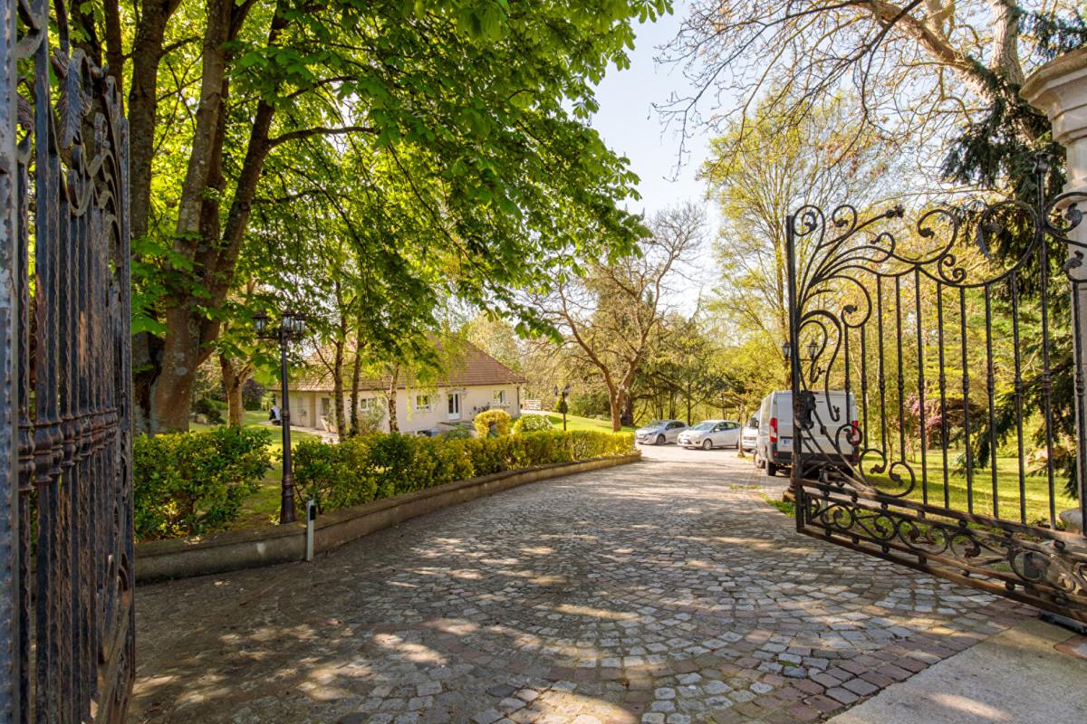 JAMBVILLE EXCLUSIVITÉ PROPRIÉTÉS-PRIVÉES - Un cadre naturel d'exception pour cette maison rénovée 17