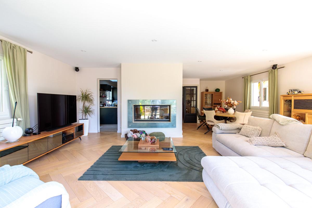 JAMBVILLE EXCLUSIVITÉ PROPRIÉTÉS-PRIVÉES - Un cadre naturel d'exception pour cette maison rénovée 4