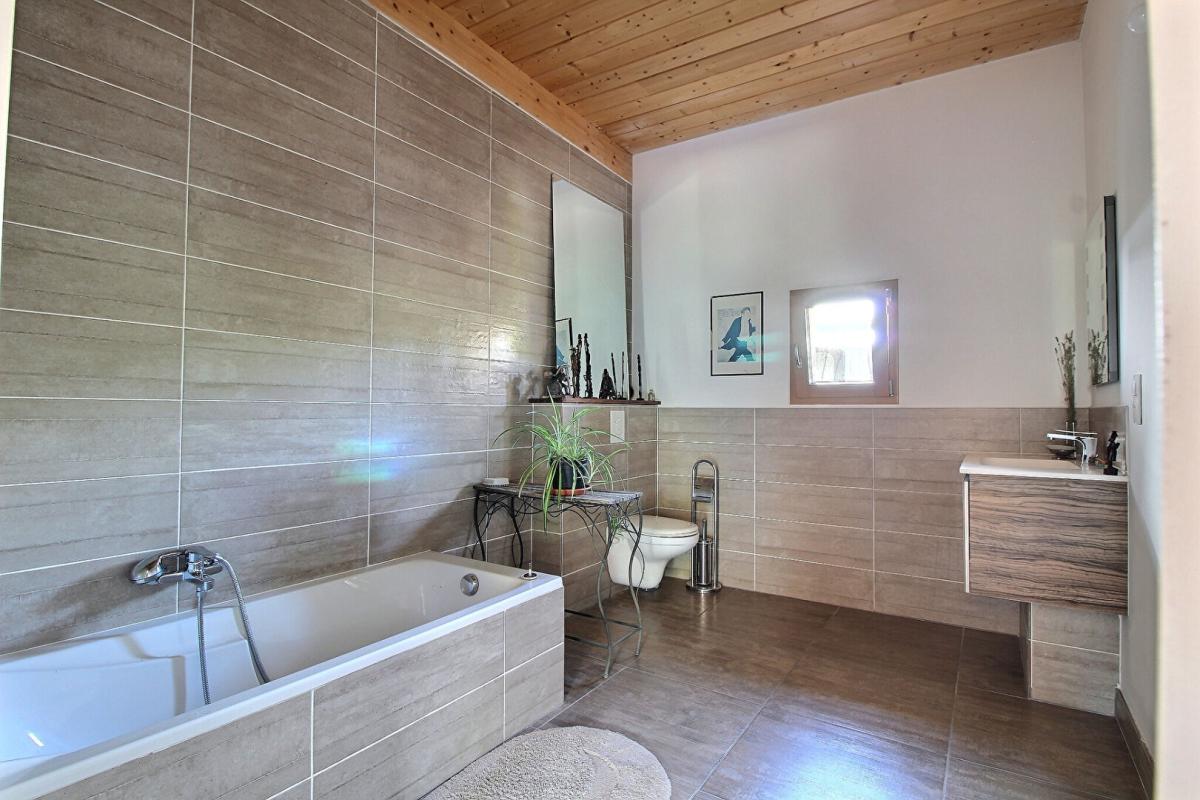 AILHON Propriété d'exception de 6 pièces pour 210 m² sur Ailhon (07200) 11