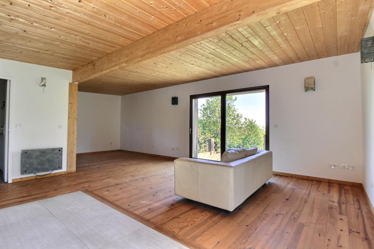 AILHON Propriété d'exception de 6 pièces pour 210 m² sur Ailhon (07200) 14