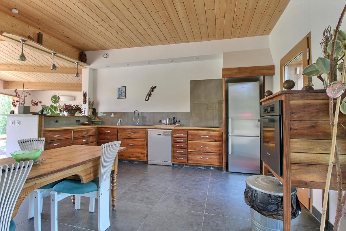 AILHON Propriété d'exception de 6 pièces pour 210 m² sur Ailhon (07200) 5