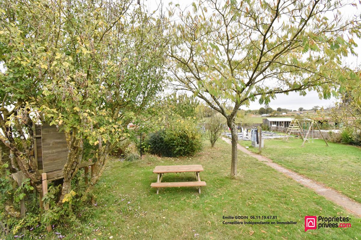 SAINT-PIERRE-DES-ECHAUBROGNES Maison Saint Pierre Des Echaubrogne 6 pièce(s) 110 m2 6