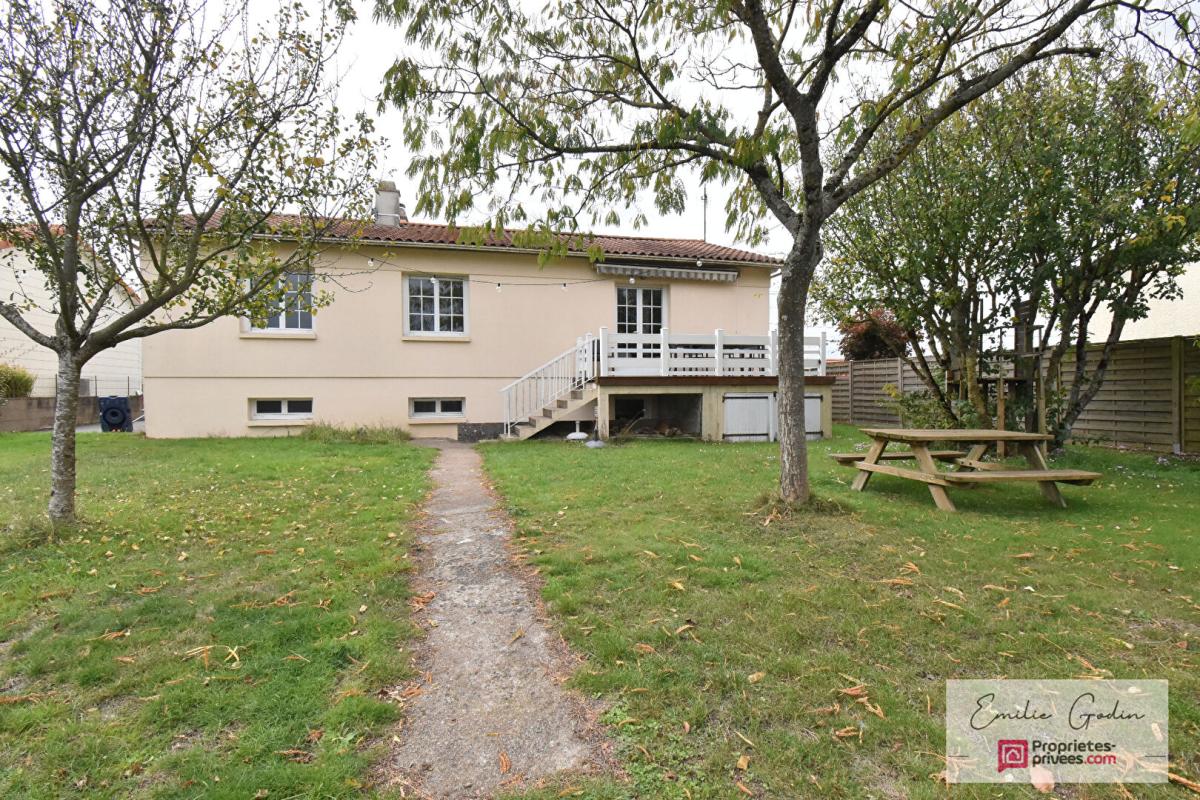 SAINT-PIERRE-DES-ECHAUBROGNES Maison Saint Pierre Des Echaubrogne 6 pièce(s) 110 m2 7