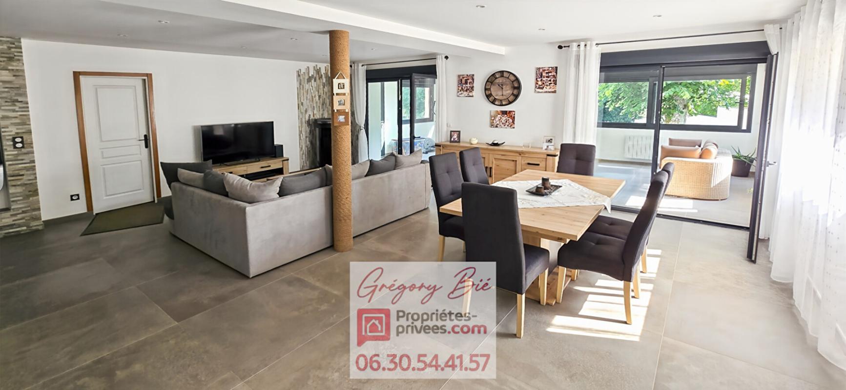 COULOMMIERS Maison 9 pièce(s) 270 m2 4