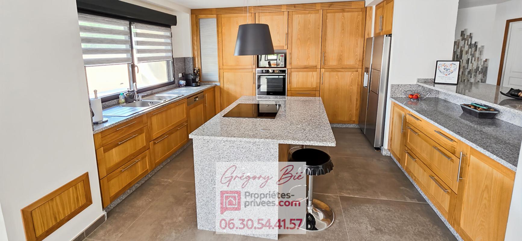 COULOMMIERS Maison 9 pièce(s) 270 m2 6