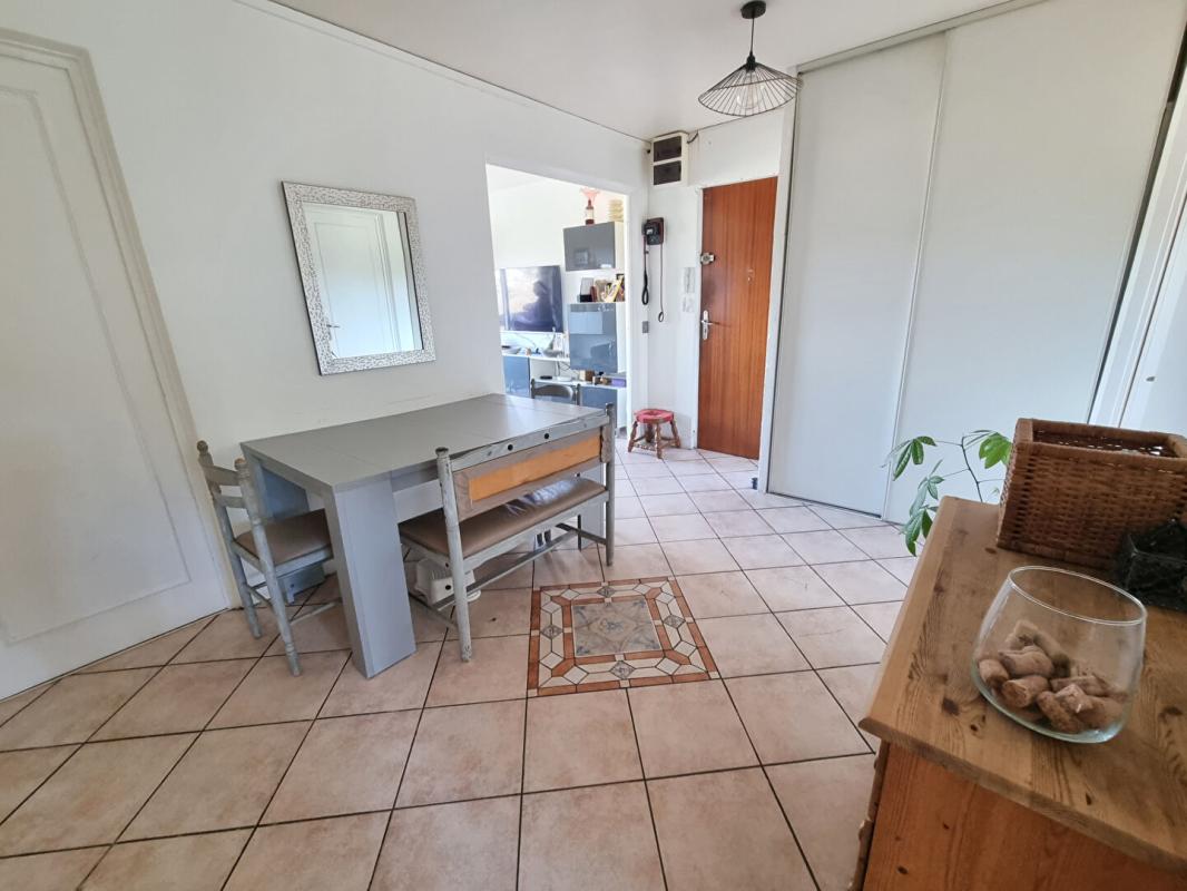 NEUVILLE-SUR-SAONE Appartement Neuville Sur Saone 4 pièces 72 m2 balcon 8