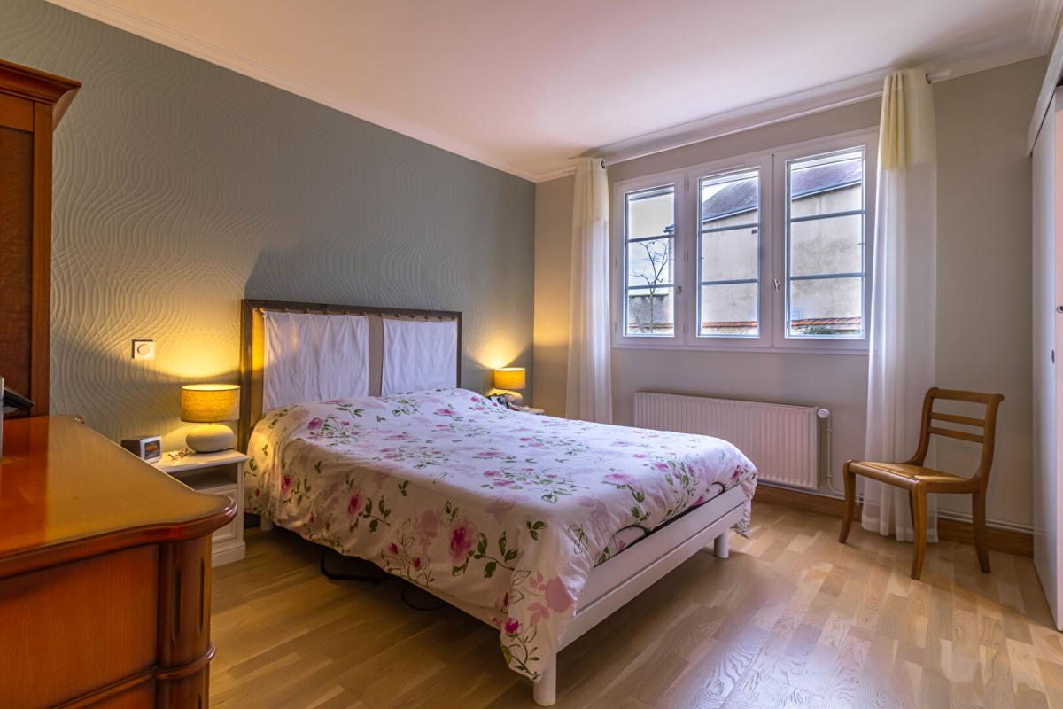 ROMORANTIN-LANTHENAY Maison Romorantin Lanthenay 8 pièce(s) 190 m2 11