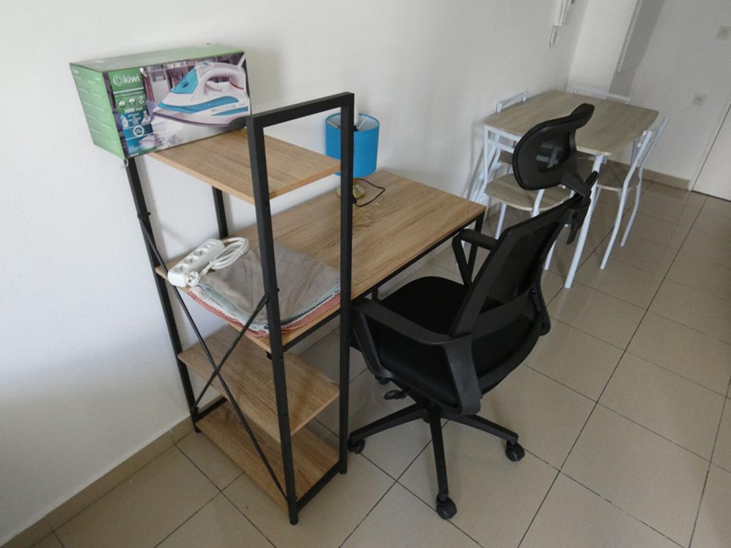 SAINT-DENIS 97490  Ste Clotilde  T1 meublé  de 20.60 m2 plus parking sécurisé 3