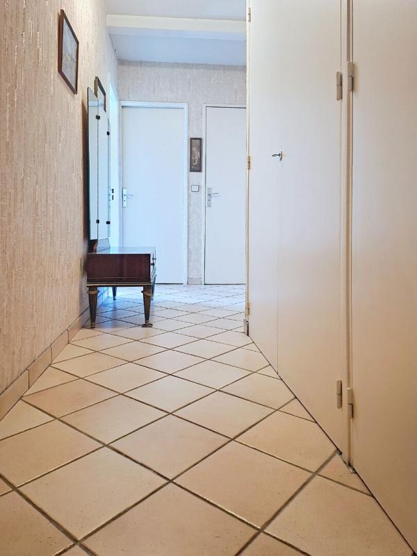 AIX-EN-PROVENCE Opportunité rare | Duplex T4 dernier étage, terrasse privative sur les toits , Aix-en-Provence" 12