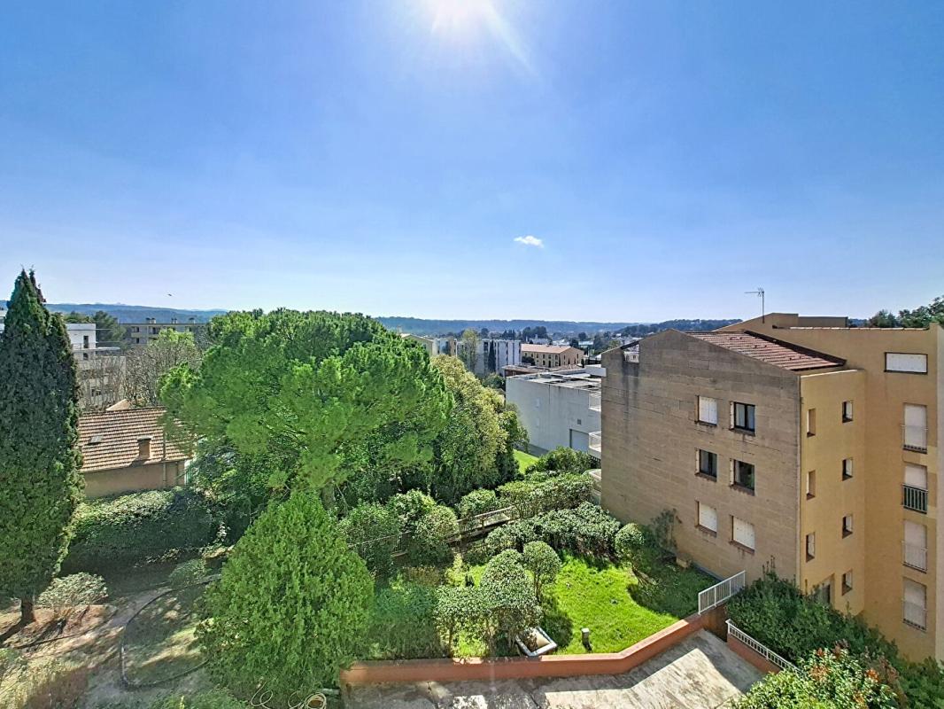 AIX-EN-PROVENCE Opportunité rare | Duplex T4 dernier étage, terrasse privative sur les toits , Aix-en-Provence" 15