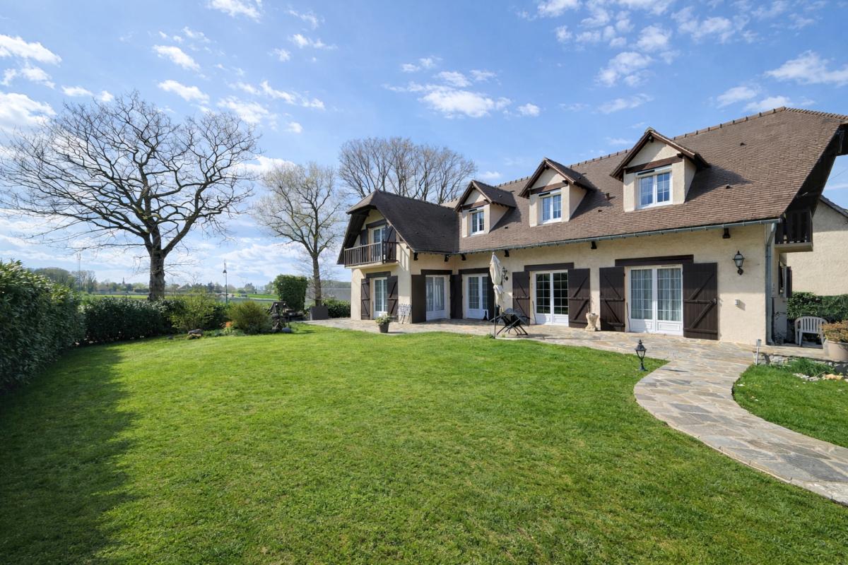 EZY-SUR-EURE Maison L Habit 6 pièce(s) 200 m2 1