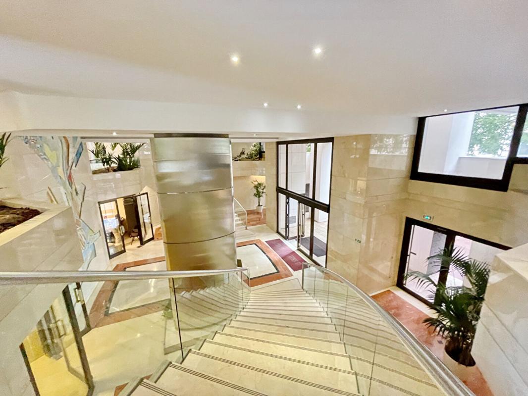 LEVALLOIS-PERRET Parking Avenue André Malraux 2