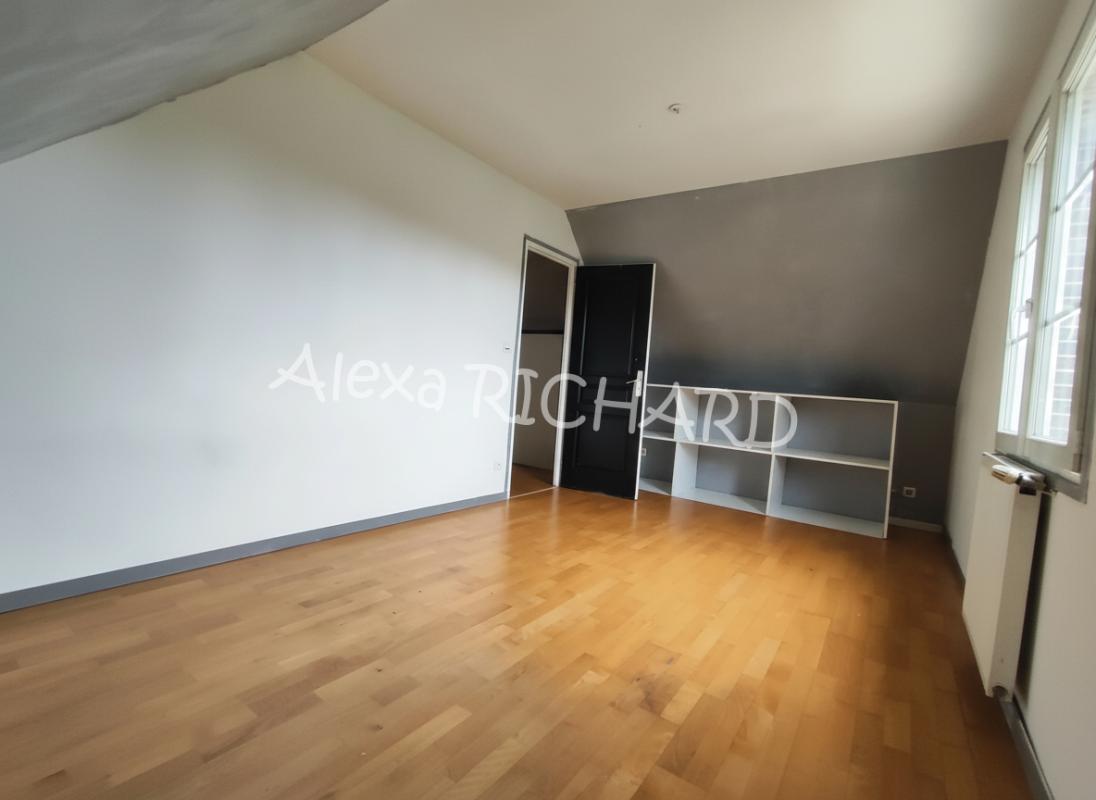 LA FERRIERE-SUR-RISLE Maison 6 pièces 10