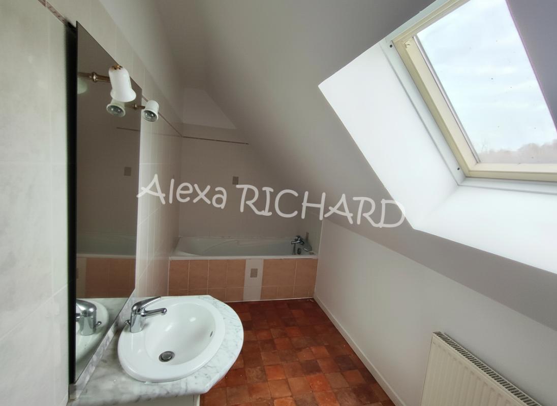 LA FERRIERE-SUR-RISLE Maison 6 pièces 13