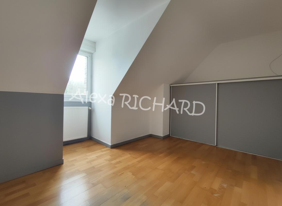 LA FERRIERE-SUR-RISLE Maison 6 pièces 8