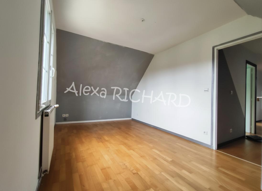 LA FERRIERE-SUR-RISLE Maison 6 pièces 9