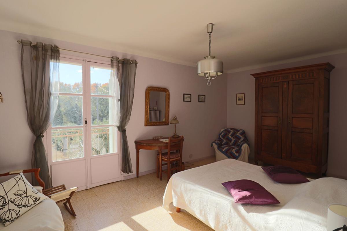 BEDARRIDES Mas en pierre Bédarrides 8 pièce(s) 210 m2 12