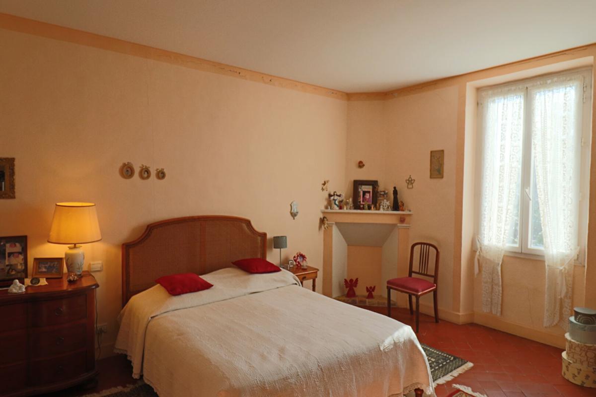 BEDARRIDES Mas en pierre Bédarrides 8 pièce(s) 210 m2 9