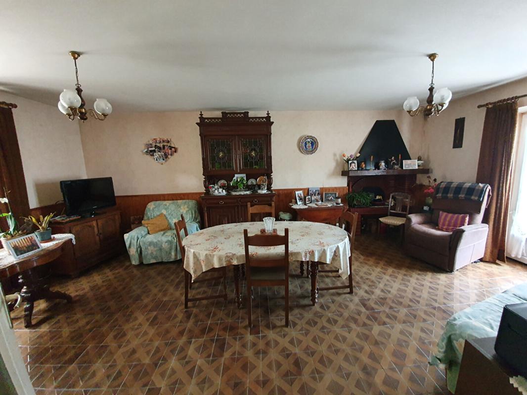 LUANT Corps de ferme Luant 7 pièce(s)  + granges + dépendances sur 2 ha 10