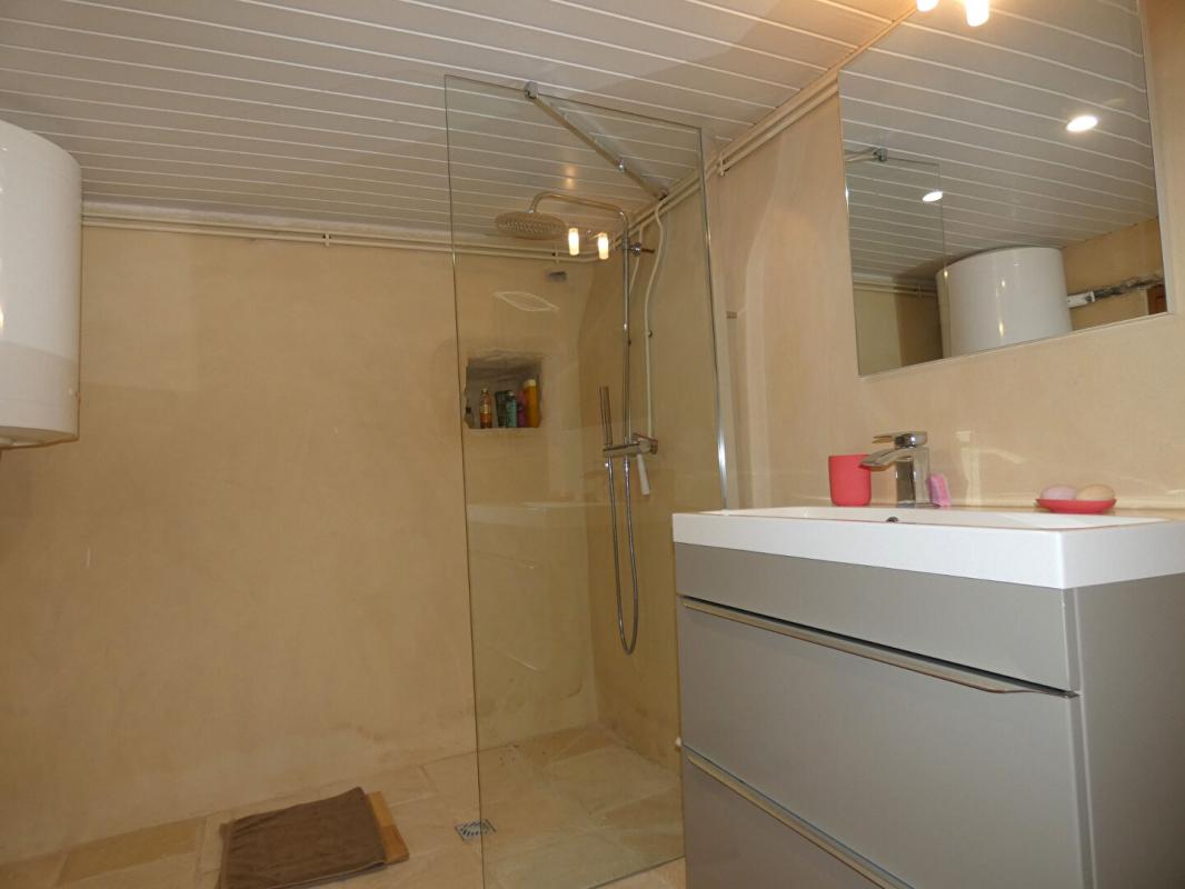 TEMPLE-LAGUYON Maison125 m2 / 3 chambres / grange / terrain 4225m² 11