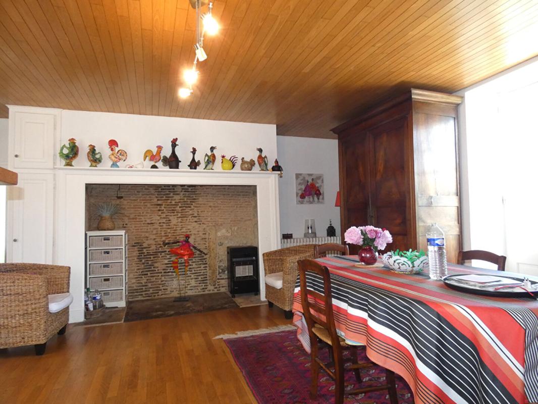 TEMPLE-LAGUYON Maison125 m2 / 3 chambres / grange / terrain 4225m² 13