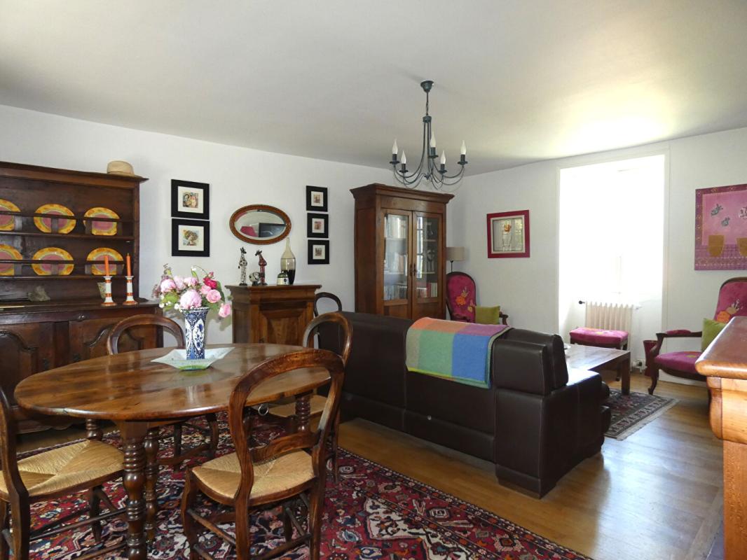 TEMPLE-LAGUYON Maison125 m2 / 3 chambres / grange / terrain 4225m² 14