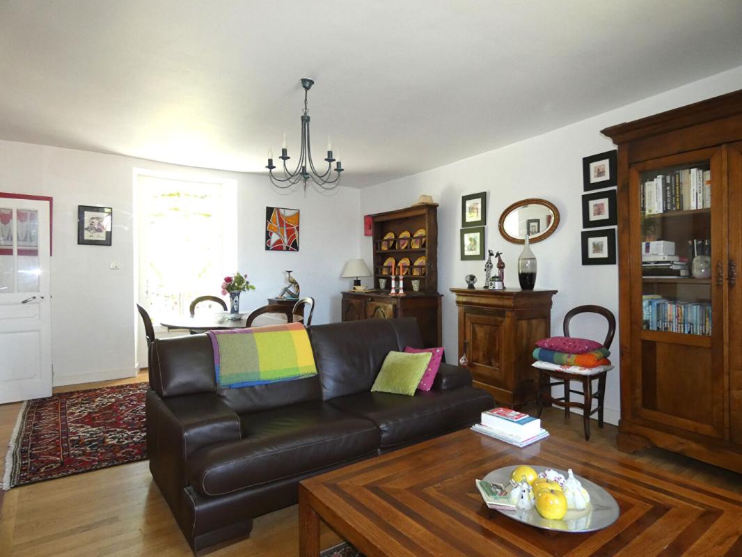 TEMPLE-LAGUYON Maison125 m2 / 3 chambres / grange / terrain 4225m² 15