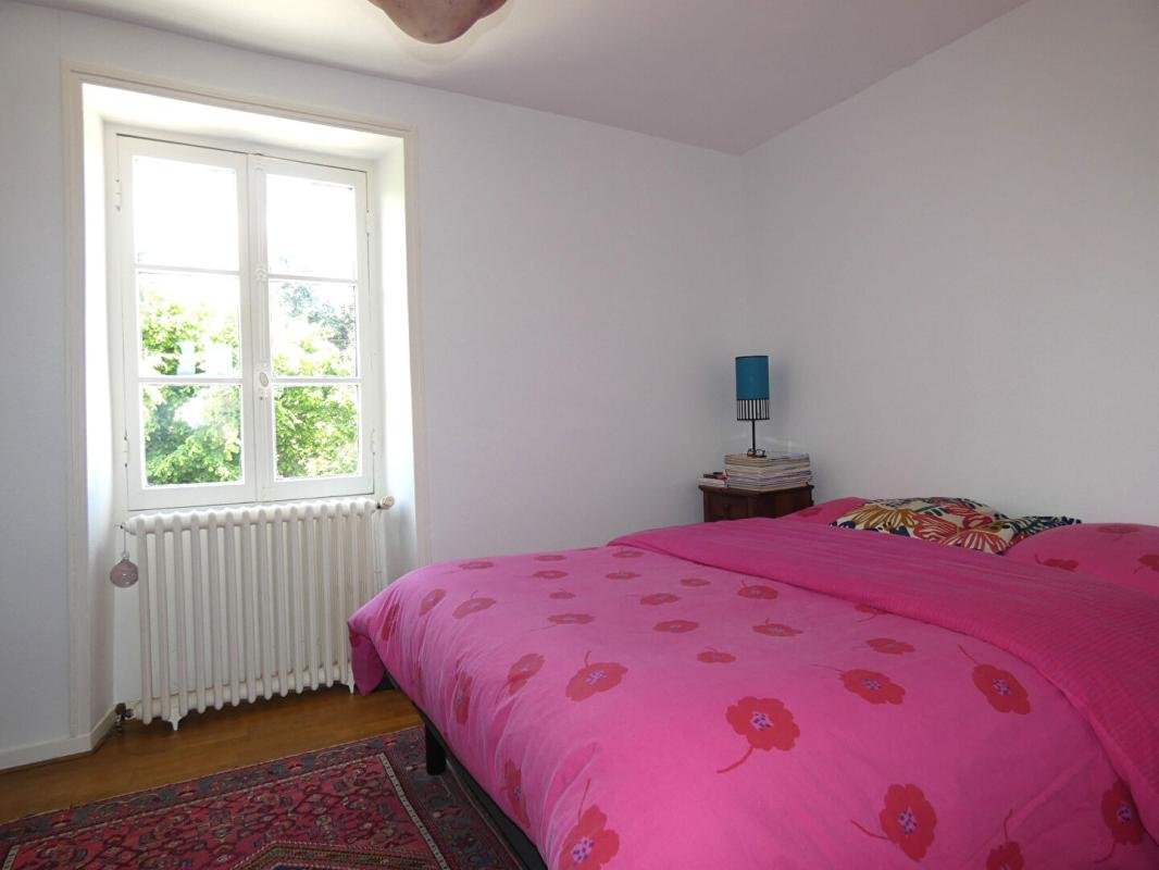 TEMPLE-LAGUYON Maison125 m2 / 3 chambres / grange / terrain 4225m² 16