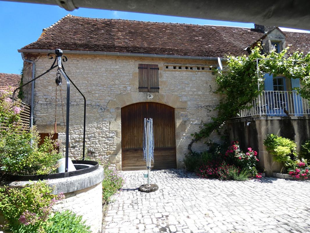 TEMPLE-LAGUYON Maison125 m2 / 3 chambres / grange / terrain 4225m² 3