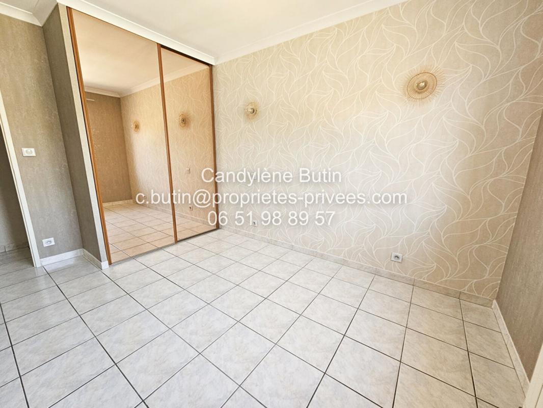 LESPIGNAN Villa  4 pièce(s) 107m2 Ave grand garage et piscine 13