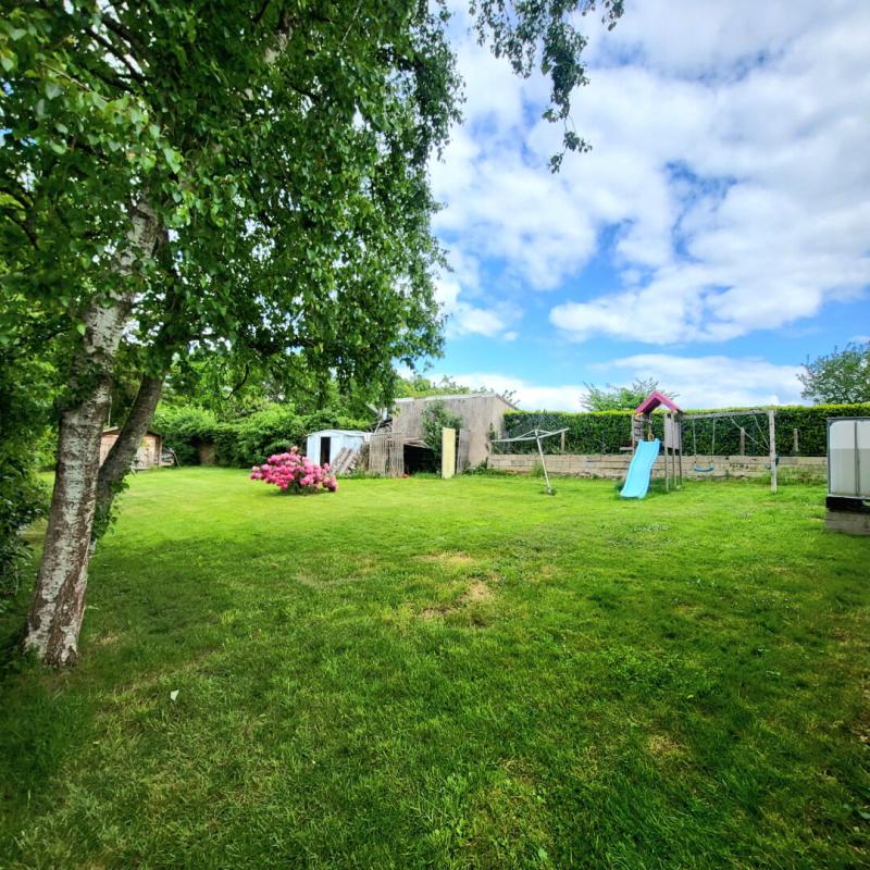NONANCOURT Maison de plain-pied 5 pièces (110 m²), 27320 Nonancourt 3 chambres, garage, abris en bois, terrain clos de 1035 m². Prix HAI : 187 200 3