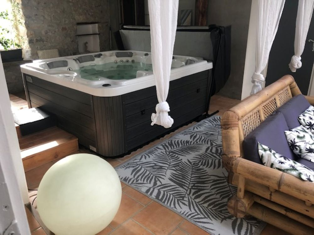 TORNAC Demeure de prestige de plus  20 pièce(s) 750 m2 sur environ 7 Hectares 9