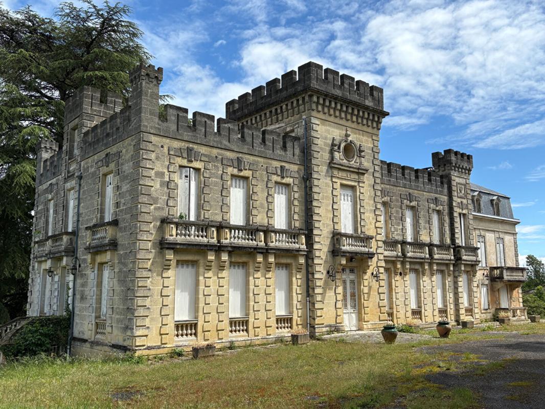 CAPIAN À 31 km DE BORDEAUX : DOMAINE XVIIe & XIXe  Secteur Langoiran 1