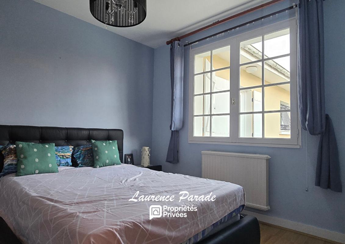 MONTPON-MENESTEROL Maison avec double garage et parc 8