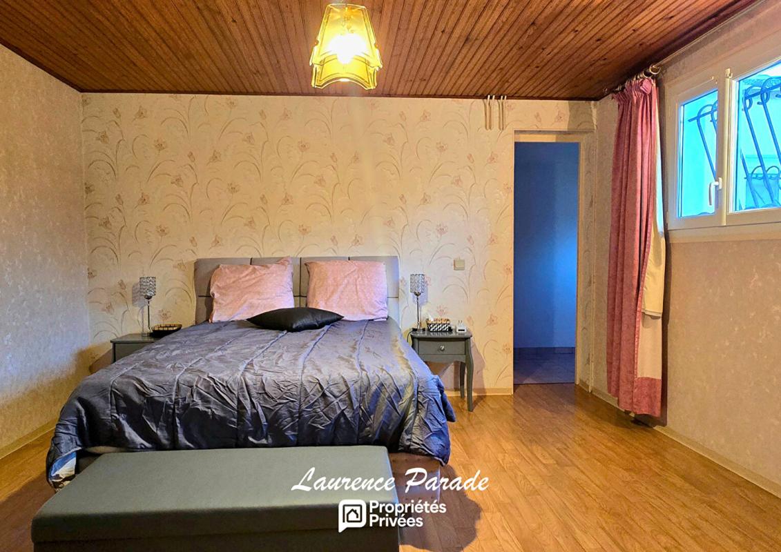 MONTPON-MENESTEROL Maison avec double garage et parc 9