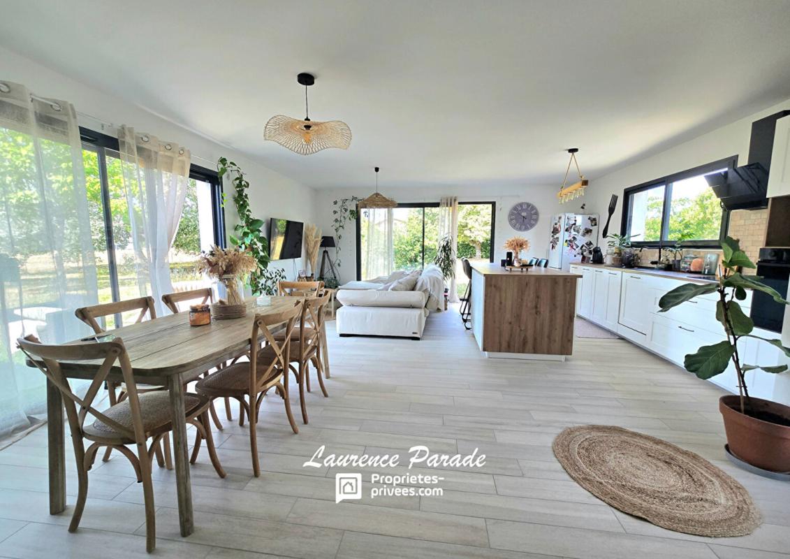 LE PIZOU Maison récente sous décennale  garages, hangar parc mare 1