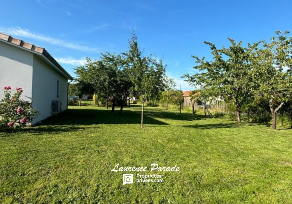 LE PIZOU Maison récente sous décennale  garages, hangar parc mare 11