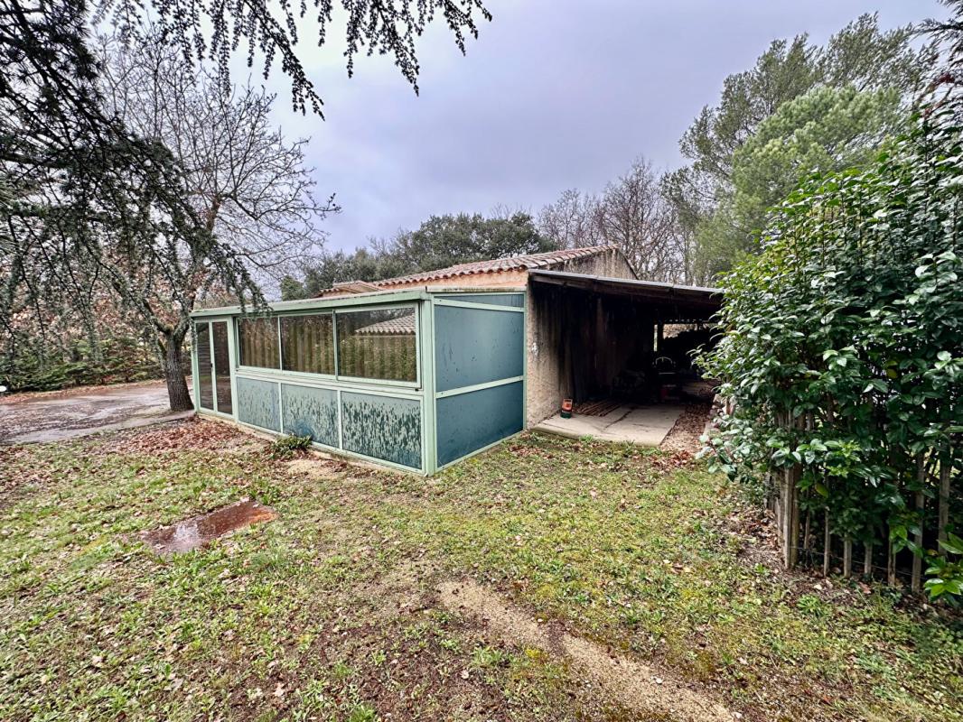 GORDES À vendre -Terrain constructible 2 000m2 avec grange et piscine à réhabiliter  -Gordes, Les Imberts 5